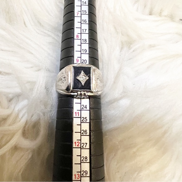 Vintage Men’s 18 KT HGE White Gold Plated,Onyx & Cubic Zirconium Ring Size 10 - Picture 1 of 6